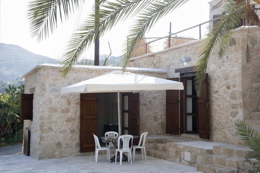 Palm Tree Oriental House And Homestay Polis Exteriér fotografie